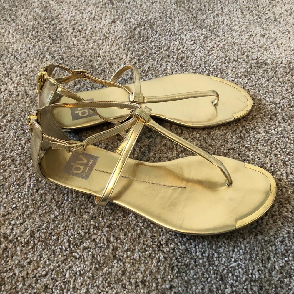 DV Dolce Vita gold thong sandals, size 7